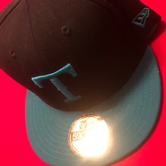 Fitted hat - Picture 1 of 2